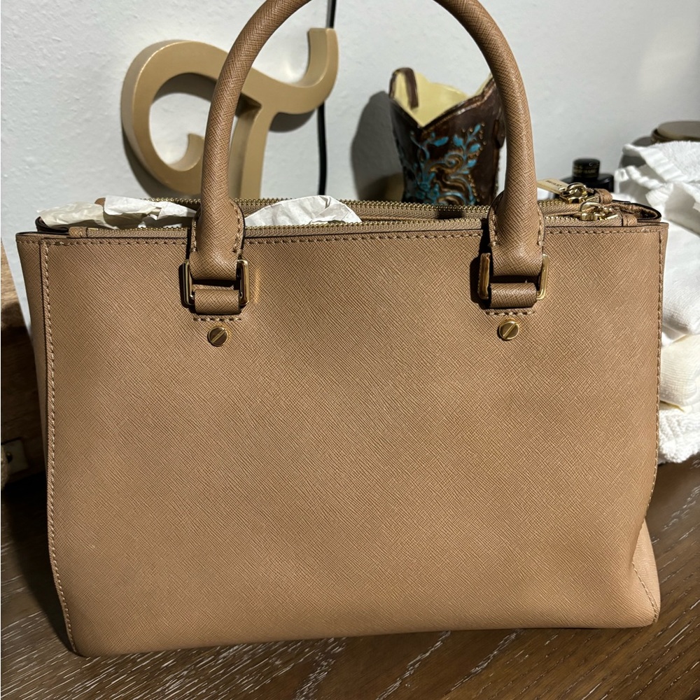 Michael Kors saffiano leather bag /crossbody